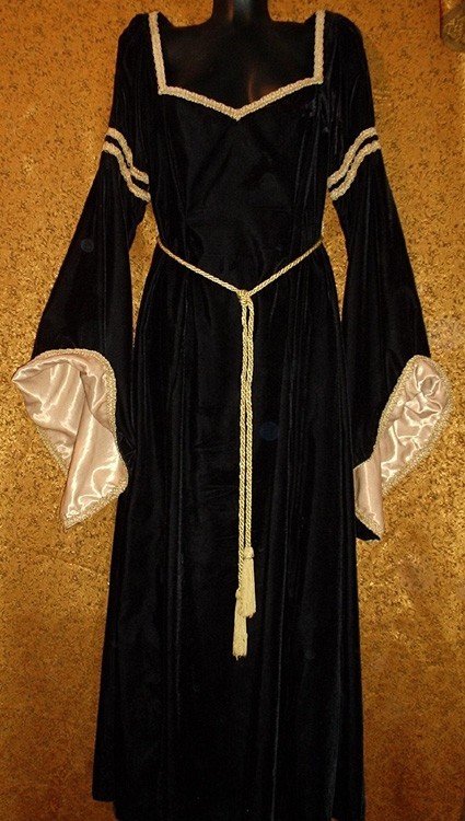 Baročna oblekca

150€