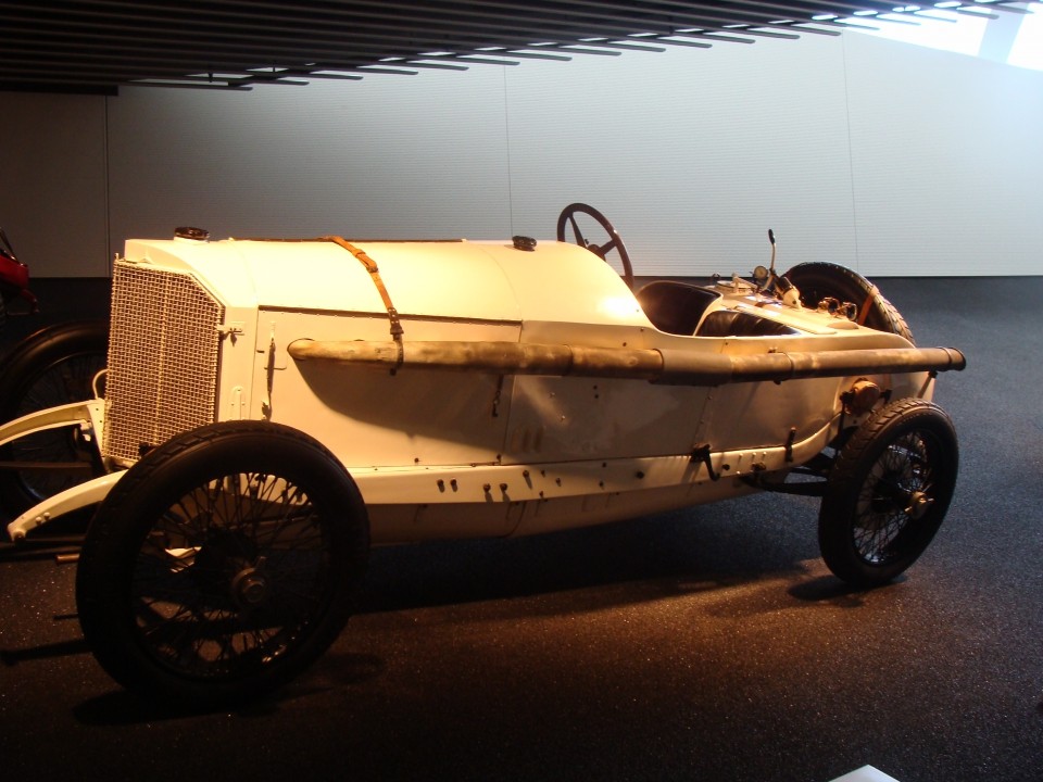 Muzej-Mercedes Benz - foto povečava
