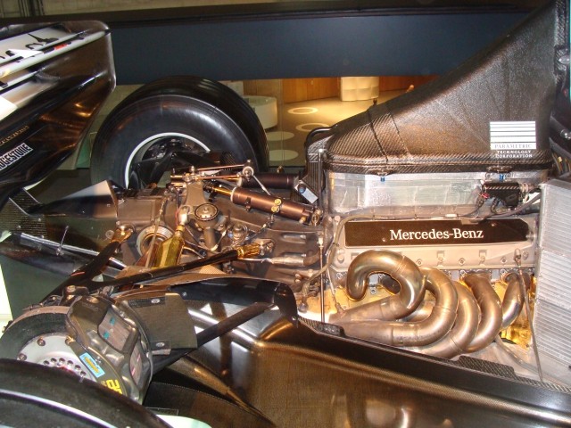Muzej-Mercedes Benz - foto