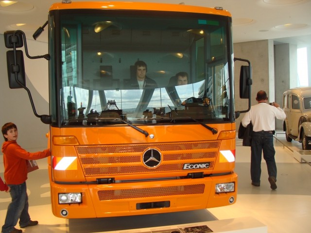 Muzej-Mercedes Benz - foto