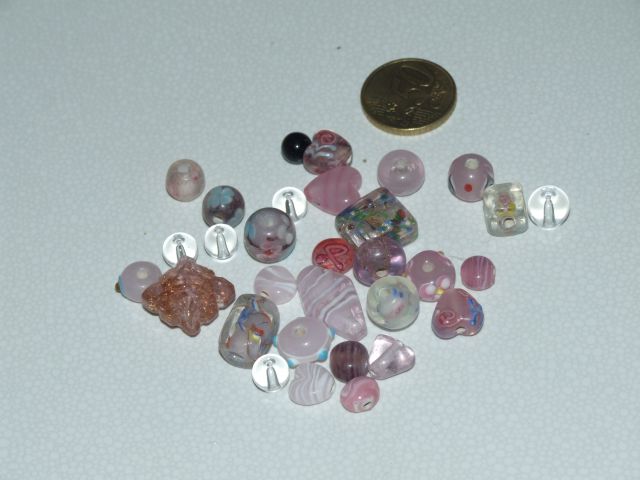 Različne steklene perle-roza