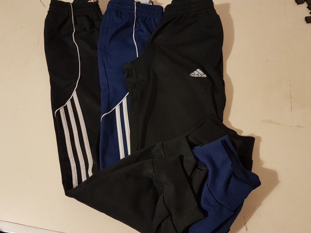 Adidas komplet 140, več nošeno a še vedno vredne nakupa, na prvih bolj sive črte