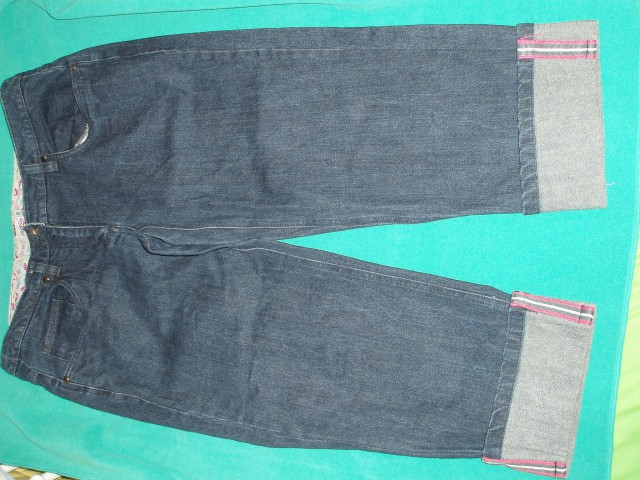 40
3/4 zelo lepo ohranjene jeans hlače
kot nove
5eur
NOVA CENA 3EUR