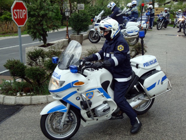 17.04.2009
Policija Koper na vsakoletnem izletu v soško dolino - segrevanje pred naporno 