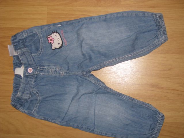 Hm hello kitty jeans hlače ...80 ...5€