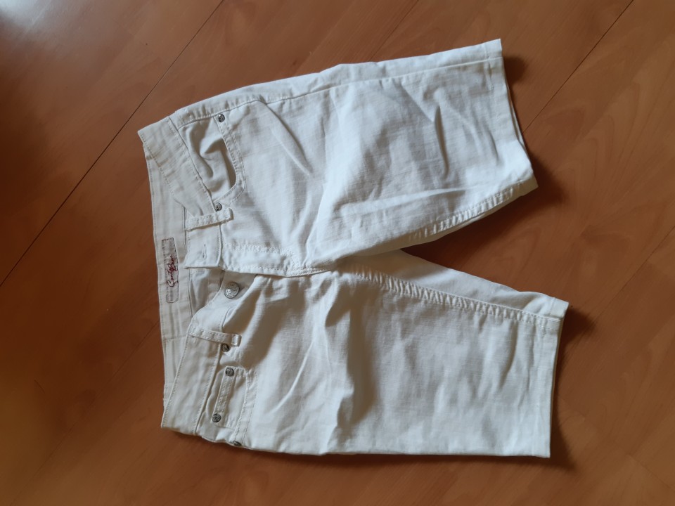 jeans piše 30, pomoje manjše, 1 eur