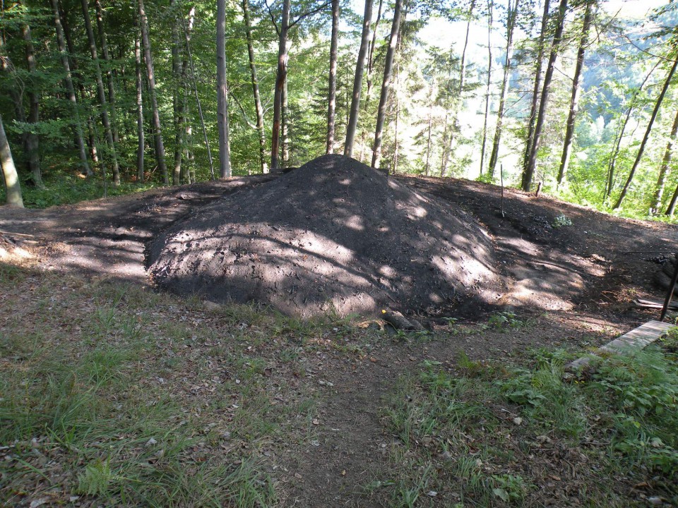 oglarska kopa 4, žganje oglja končano, pripravljena za razdiranje (štoranje)