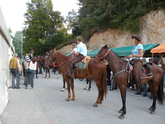 Oglarska dežela 2009 - konjeniki (Mirna peč)