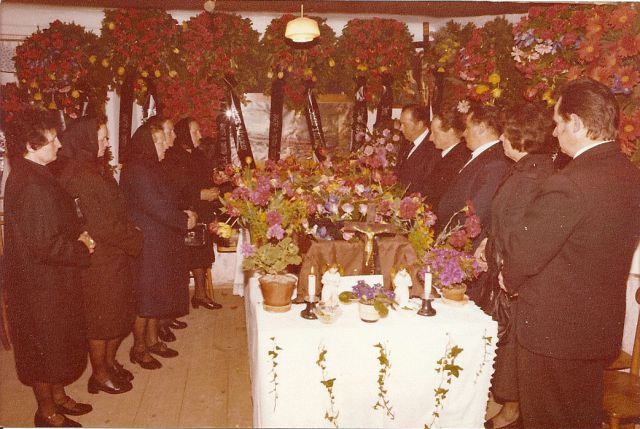 1981, pogreb