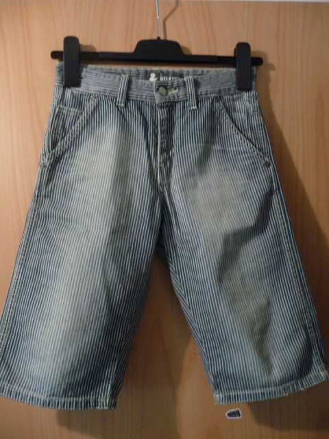 Bermuda hlače, št.128, H&M,lepo ohranjene in malo nošene,  (8€)