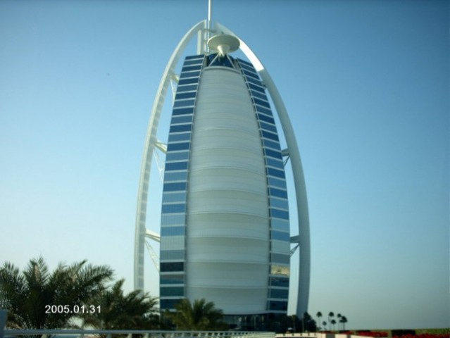 Najbogatejši hotel on the world-->Burj al arab (cena čaja je 20.000 SIT)
