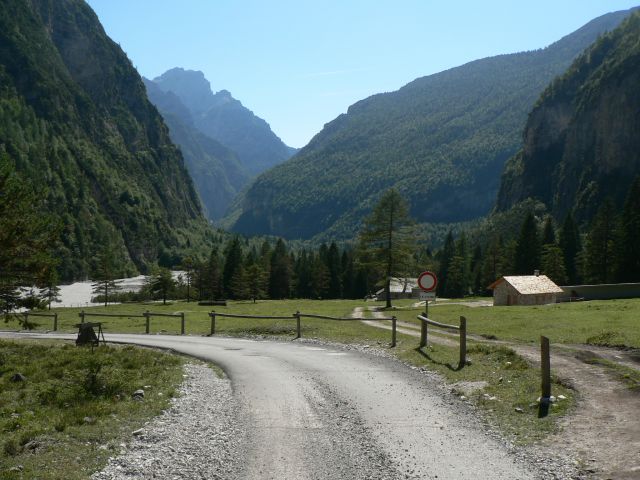 Italija-(Montenai) - foto