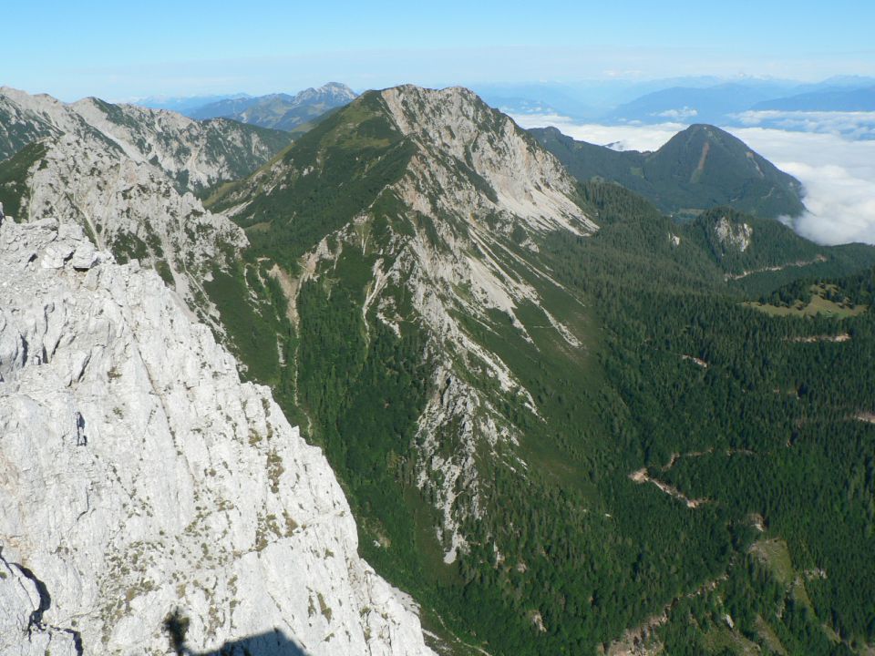 Brezpotje okrog vrtače - avgust - foto povečava