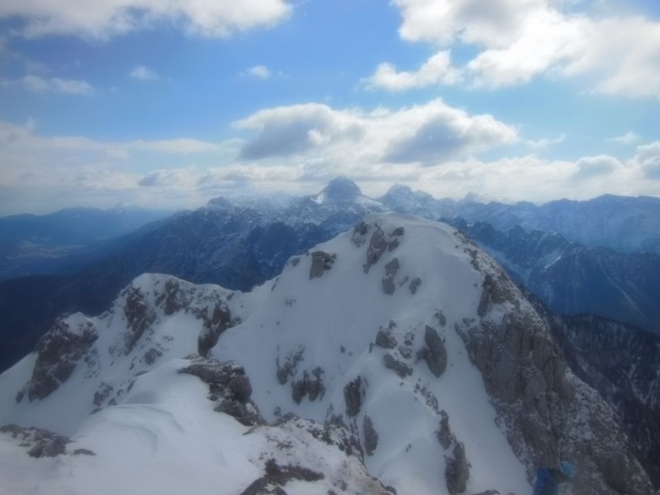 Sv. višarje- Kamniti lovec   6.4.2015 - foto povečava