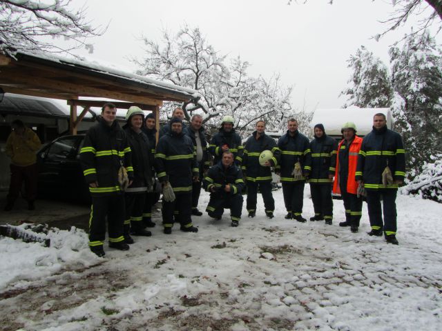 Intevencija ob prvem snegu - foto