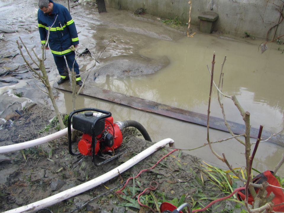 Intervencija ob poplavi - foto povečava