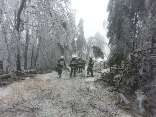 Pomoč ob naravni nesreči v Postojni - foto