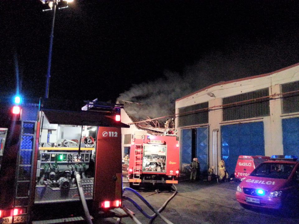 Požar centralne delavnice SŽ - foto povečava