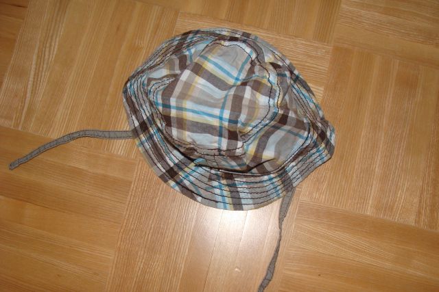 Platnen klobuček H&M, 3 eur