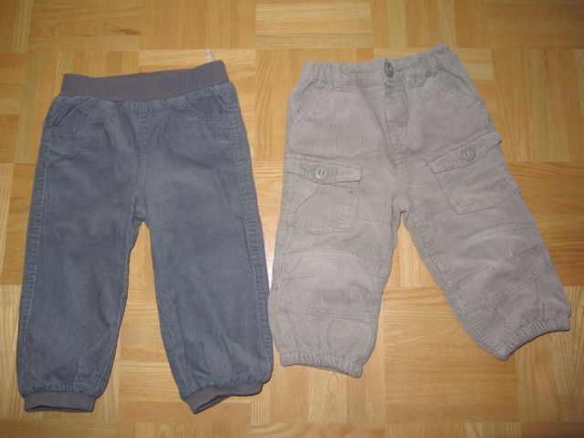 Dolge hlače, leve št. 80, desne 74 podložene 5€/kos
