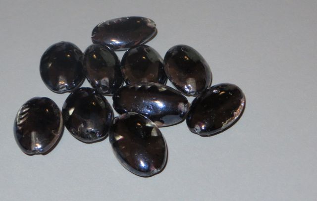 Steklene ovalne perle
