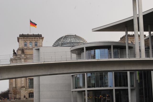 Berlin, zid in grafiti - foto