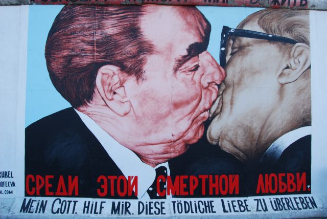 Berlin, zid in grafiti - foto