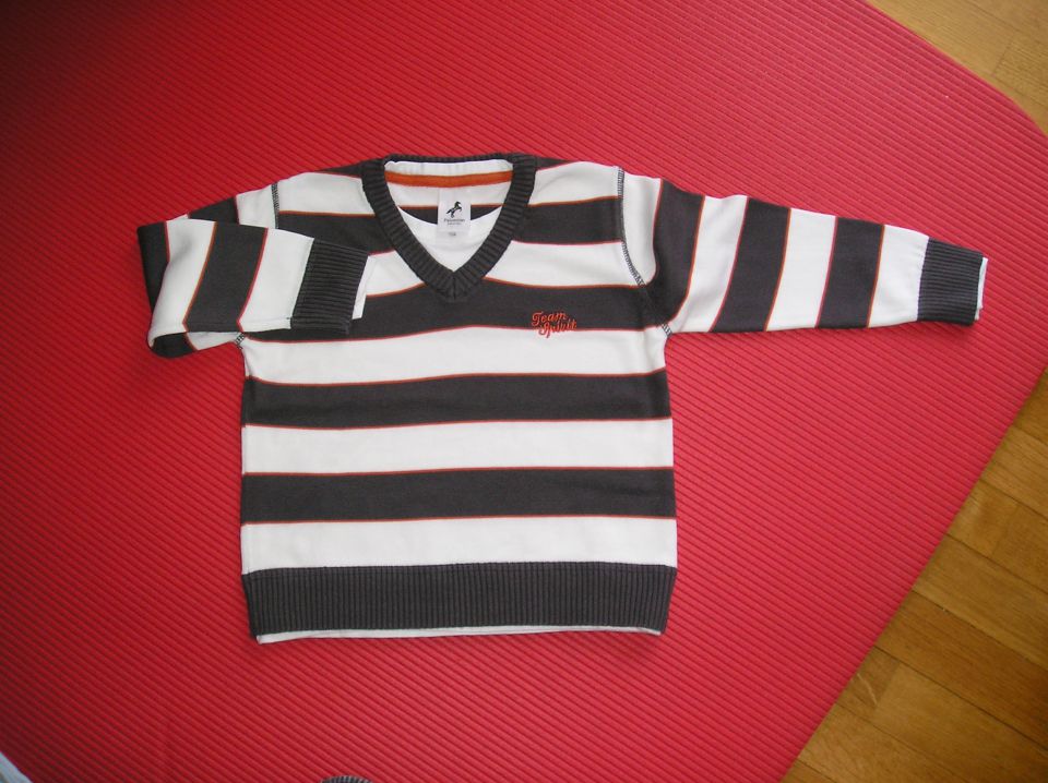 puloverček 104