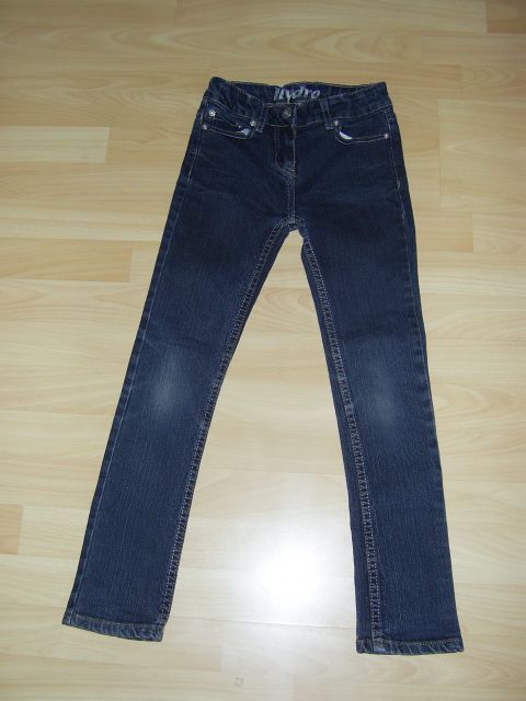 Jeans hydeo v 134 cena 5 eur  razkorak 61 cm