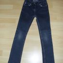 jeans hydeo v 134 cena 5 eur  razkorak 61 cm