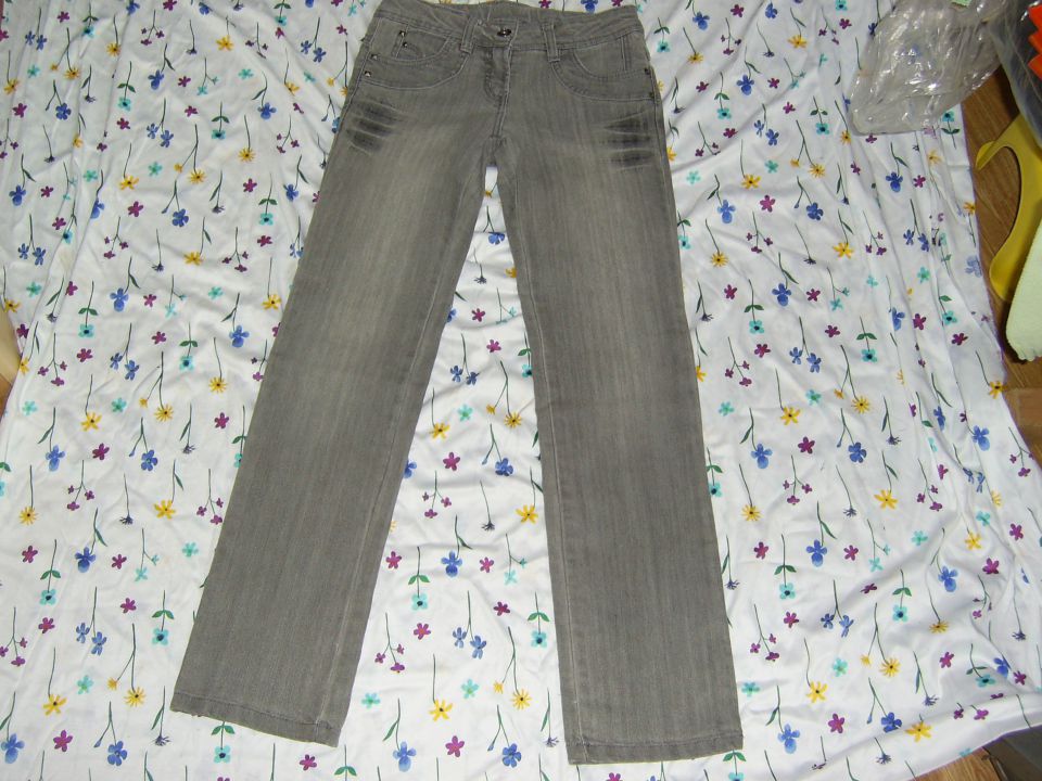 jeans hlače v 146 cena 5 eur
