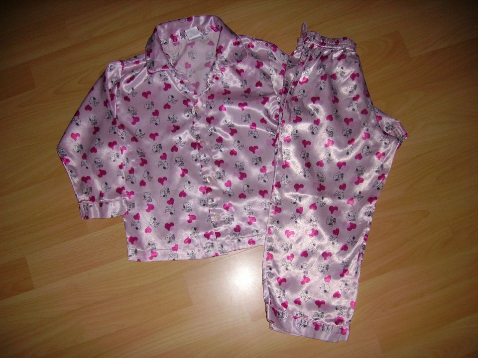 pižama snoopy v 98 /104 cena 3 eur