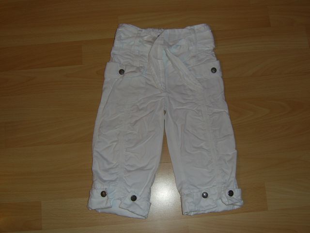 3/4 hlače c&a v 104 cena 4 eur zelo lepe bela barva