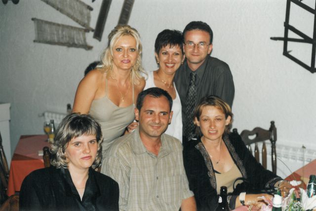 Proslava 13 godina mature Vukovar 2002.  - foto