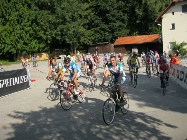 Vzpon na bazo 20, 2012 - kolesarji - foto