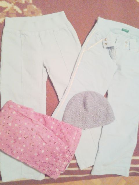 2 x benetton hlače žametne , okaidi kapica ter roza hlače z rožicami