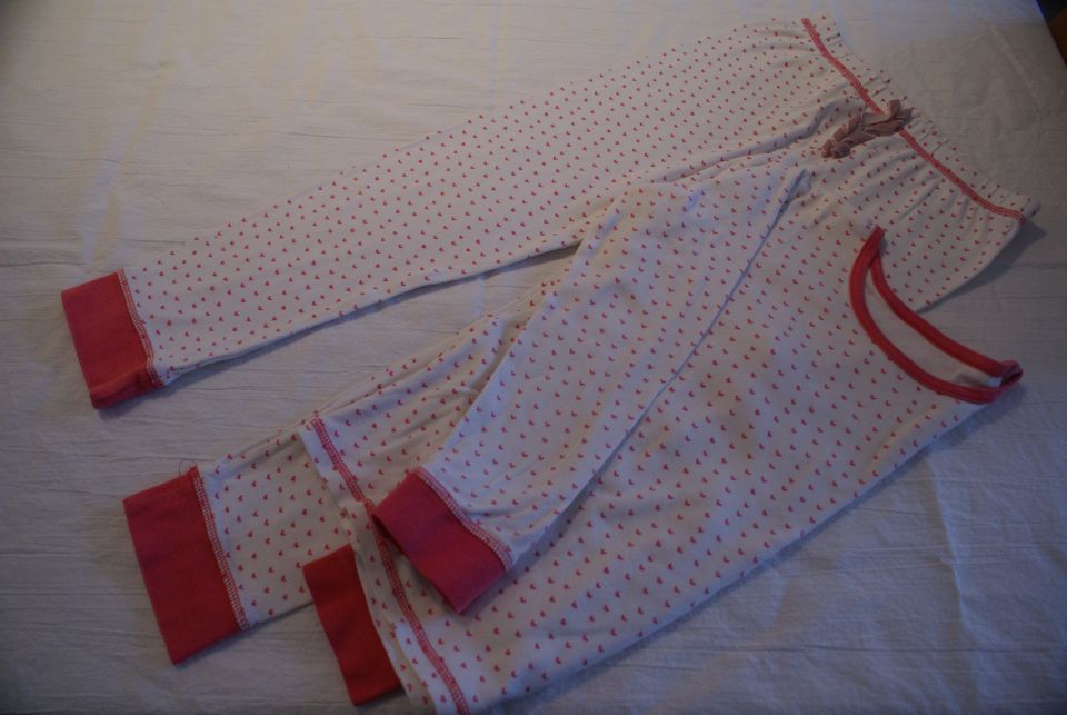 dekliška pižama Marks&Spencer št. 128; 4,5€
