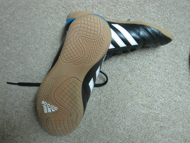 Adidas nogometni čevlji velikost 29