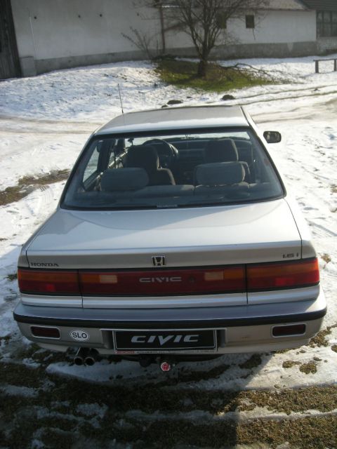 Honda civic sedan - foto