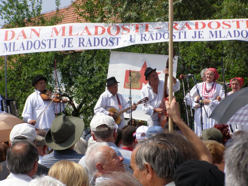 Obržanc - utrinki iz Kumrovca - dan mladosti - foto povečava