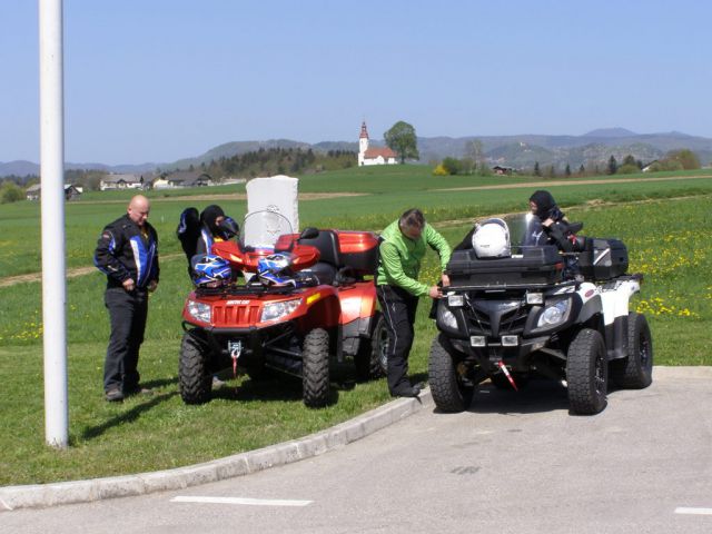 Obržanc - z motorji na Kum   - foto