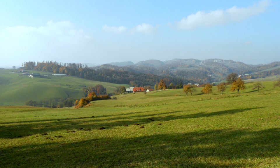 Iz megle na sončne hribe - obržanc - foto povečava