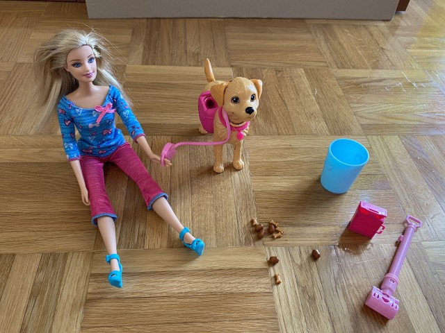 Barbie s kužkom in dodatki
