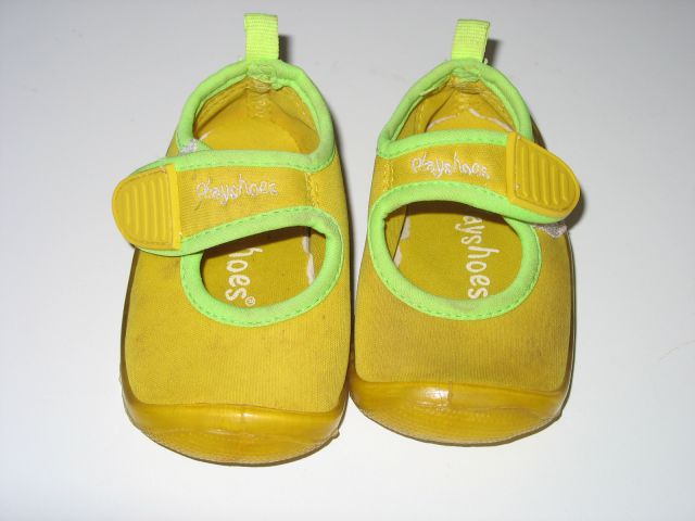 PlayShoes čevlji za v vodo 18/19 (2€)