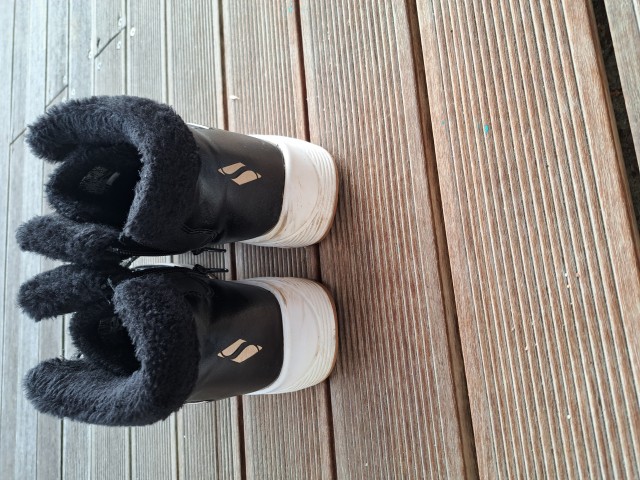 Skechers zimski čevlji, št.38, cena 20 €
