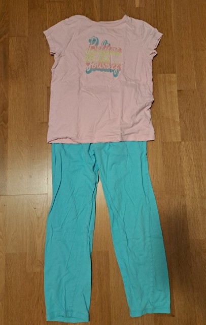 Lahka pižama Primark; št. 140-146; cena 4 €