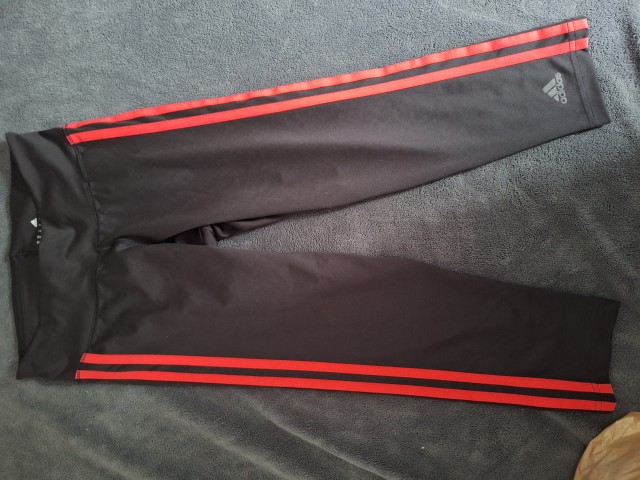 Adidas pajkice xs..... 10€
