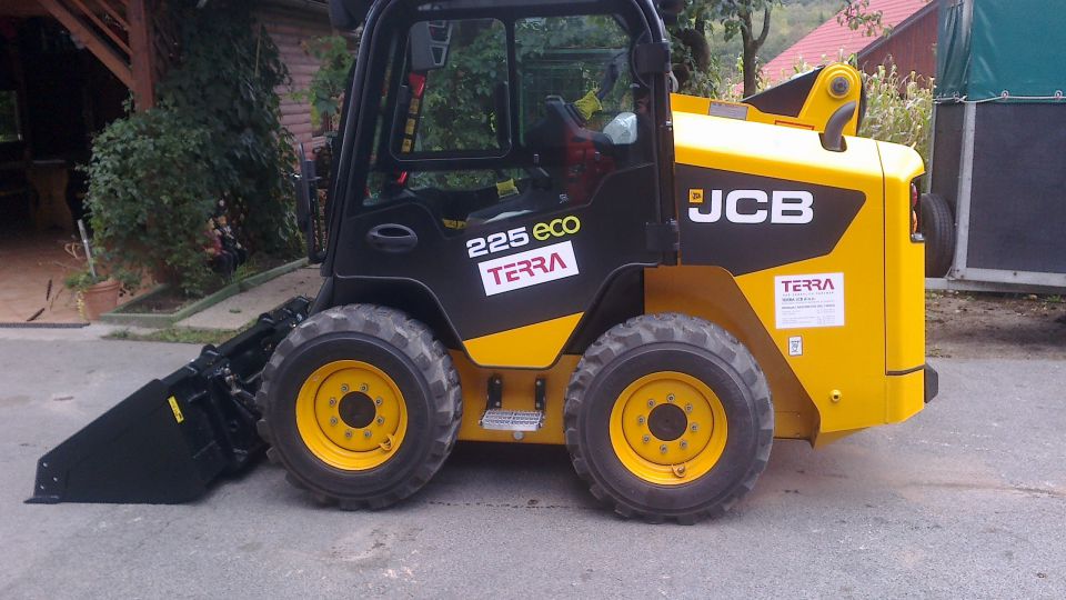 JCB 225 - foto povečava