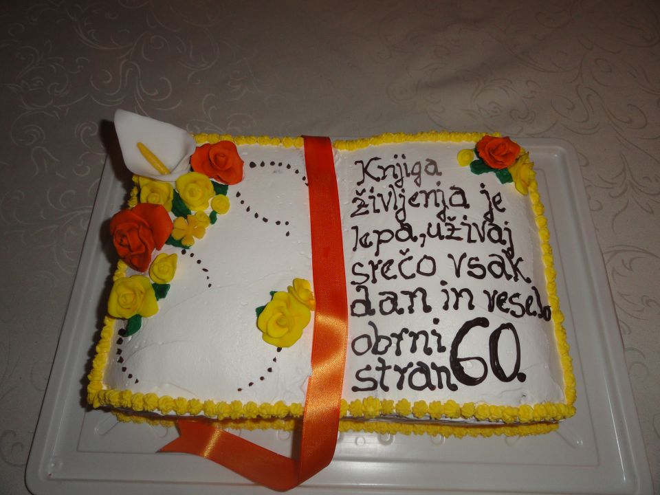torta za rojstni dan odprta knjiga
