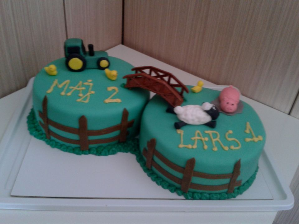 torta kmetija in traktor